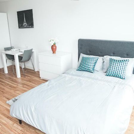 Studio Apartments Free Street Parking Subject To Availability Manchester Exterior photo
