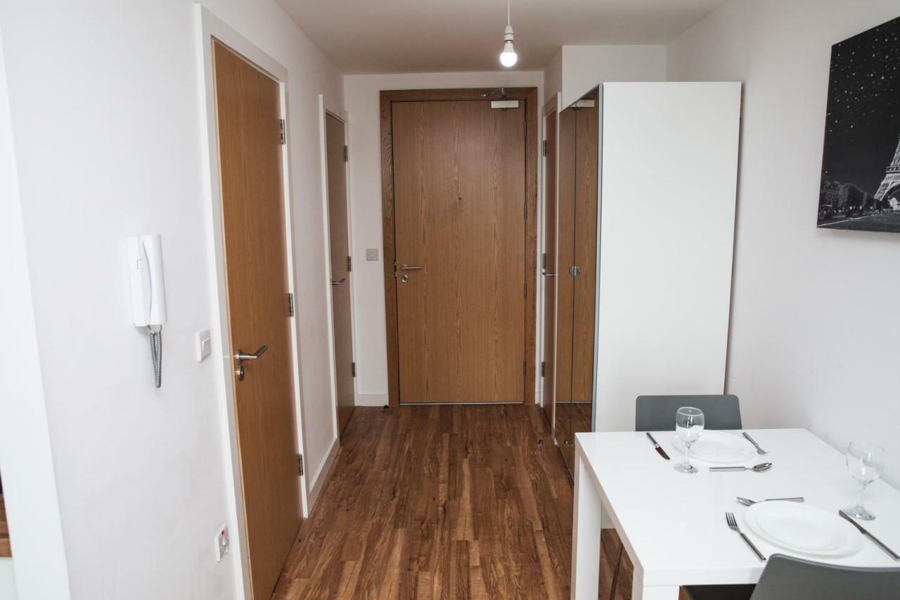 Studio Apartments Free Street Parking Subject To Availability Manchester Exterior photo